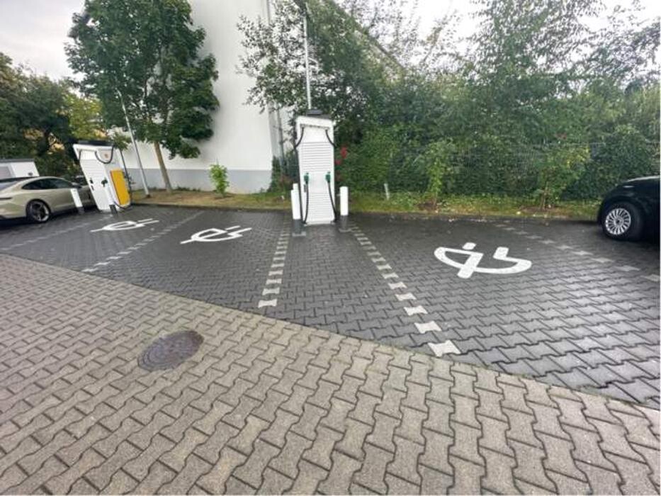 Bilder Shell Recharge Charging Station