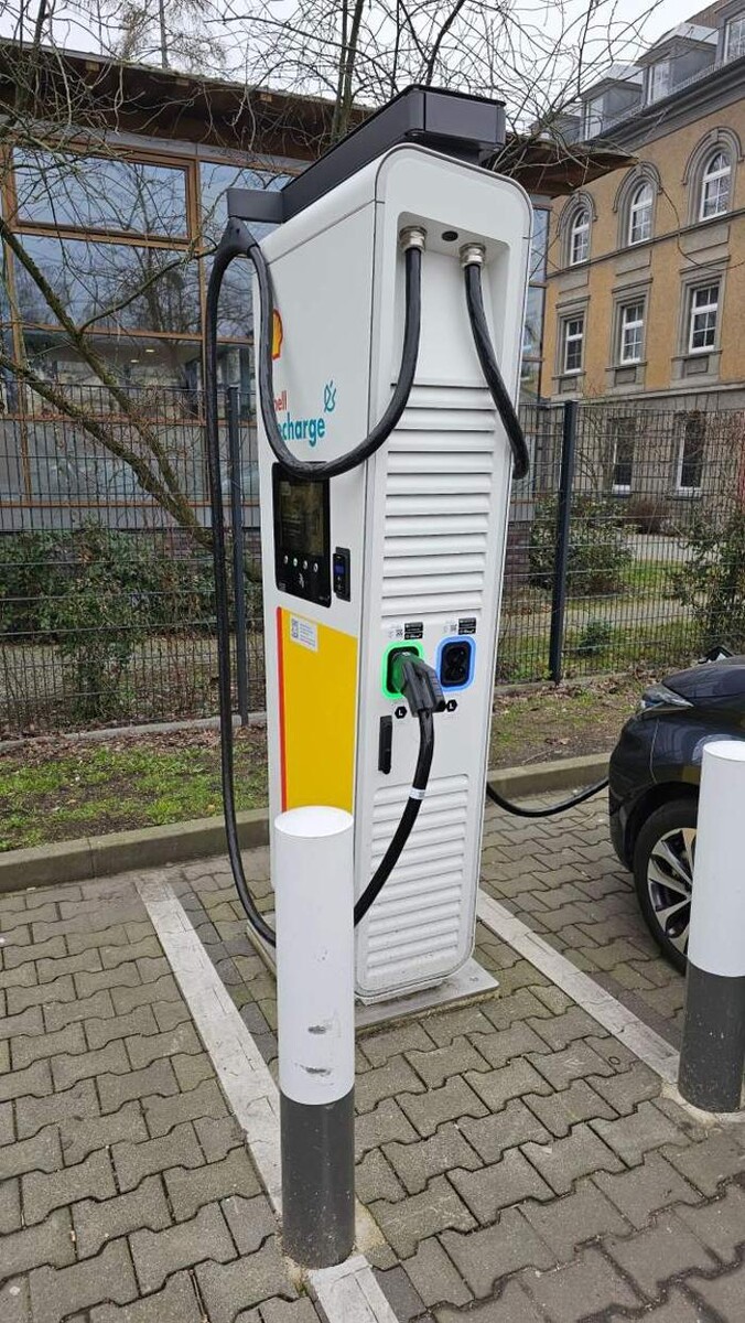 Bilder Shell Recharge Charging Station