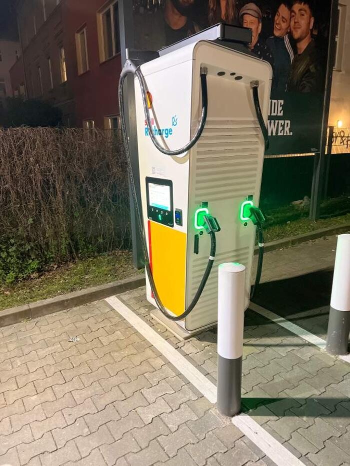 Bilder Shell Recharge Charging Station