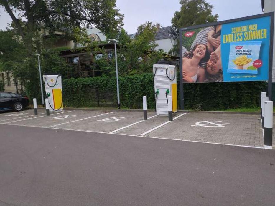 Bilder Shell Recharge Charging Station