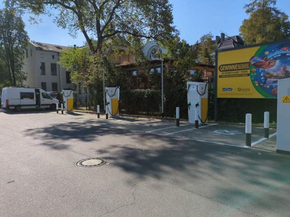 Bilder Shell Recharge Charging Station