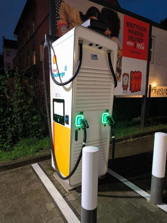 Bilder Shell Recharge Charging Station