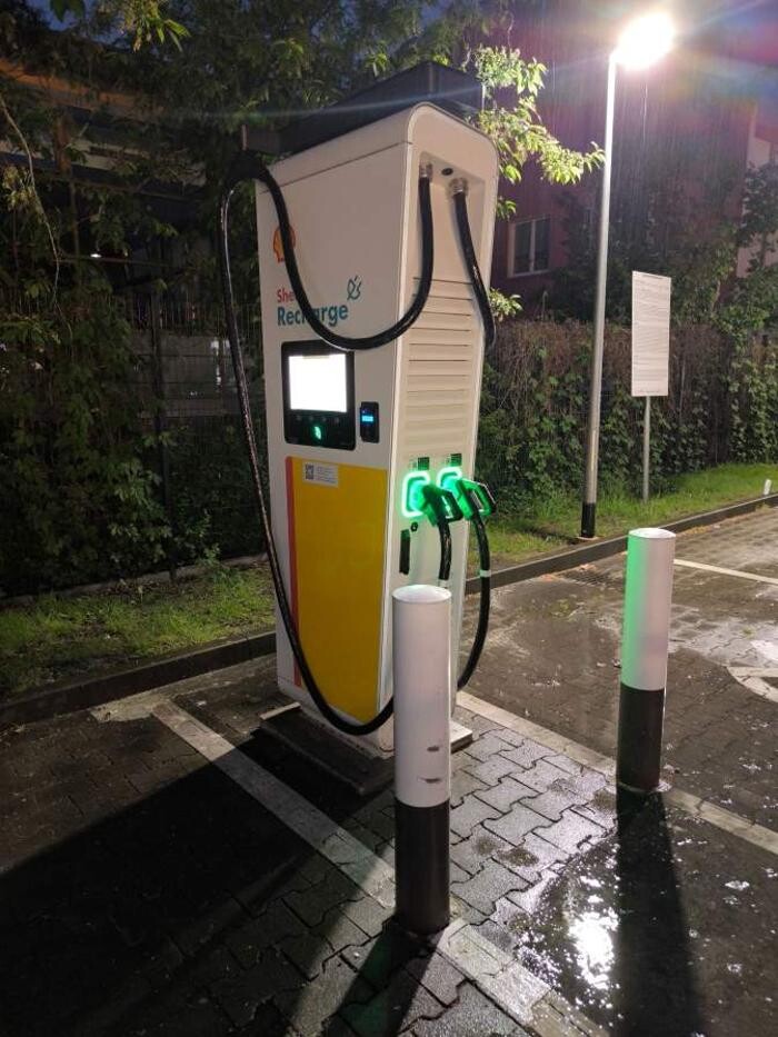 Bilder Shell Recharge Charging Station