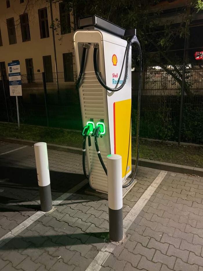 Bilder Shell Recharge Charging Station