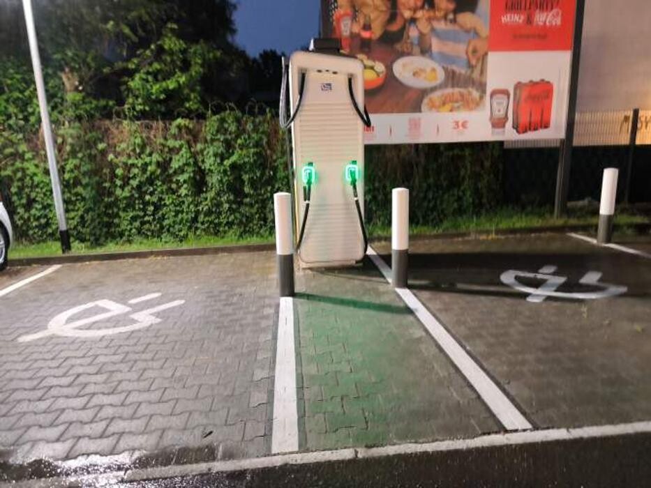 Bilder Shell Recharge Charging Station