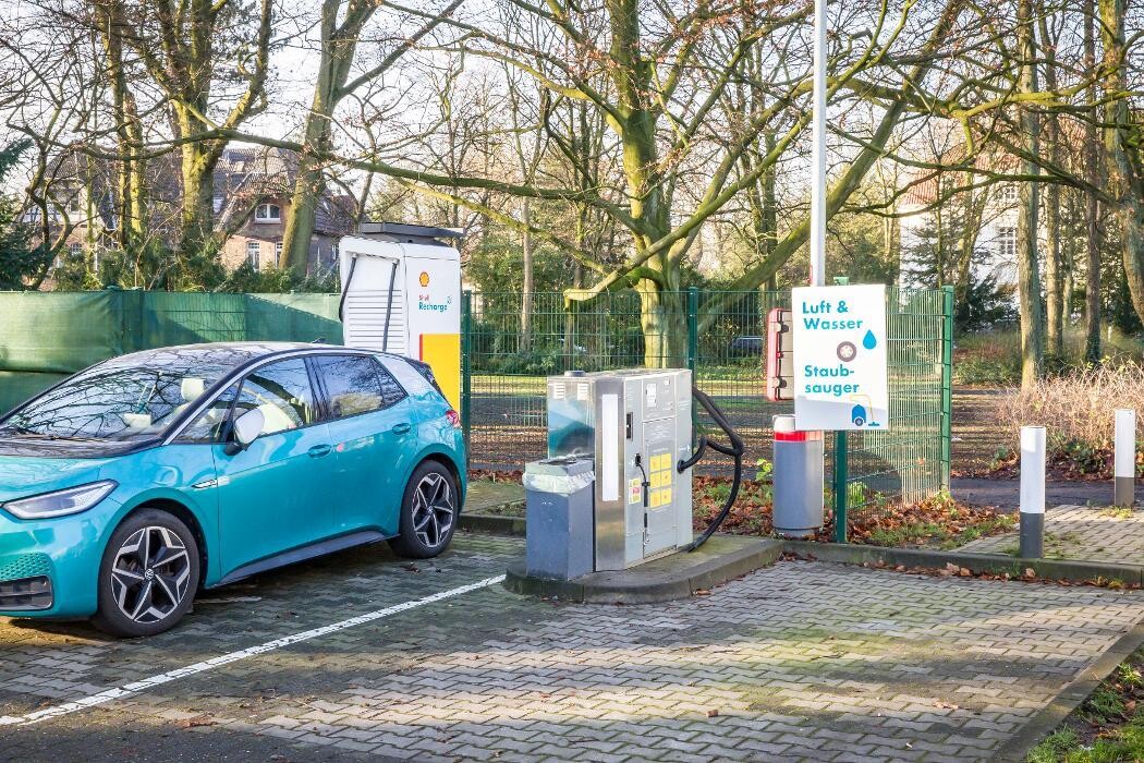 Bilder Shell Recharge Charging Station