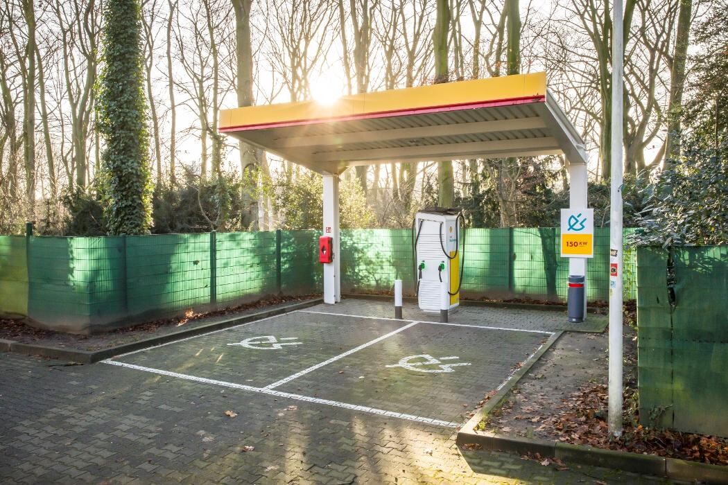 Bilder Shell Recharge Charging Station