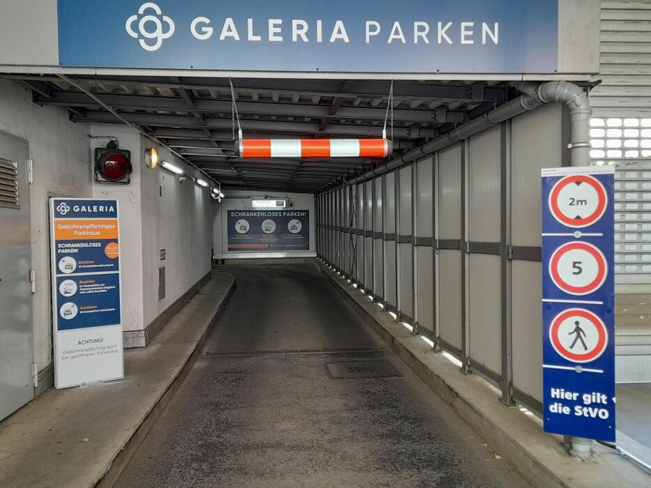 Bilder Parkhaus GALERIA Berlin Spandau