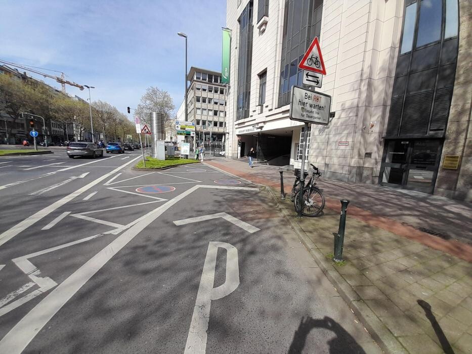 Bilder Parkhaus GALERIA Düsseldorf Königsallee