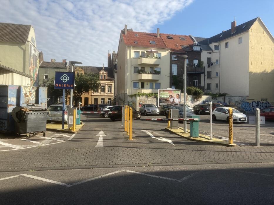 Bilder Parkplatz GALERIA Köln-Nippes