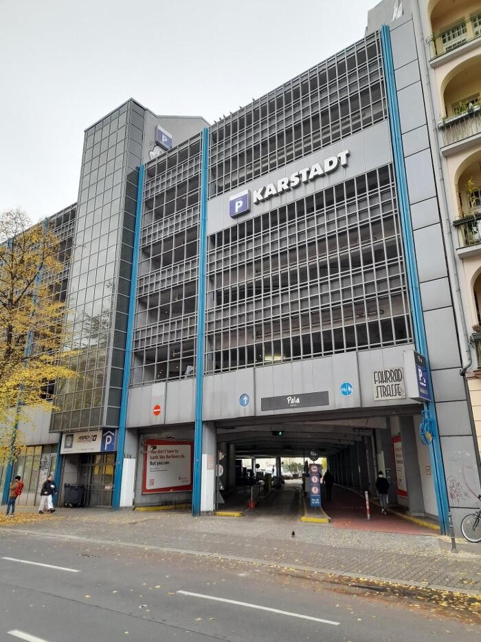 Bilder Parkhaus GALERIA Berlin Hermannplatz