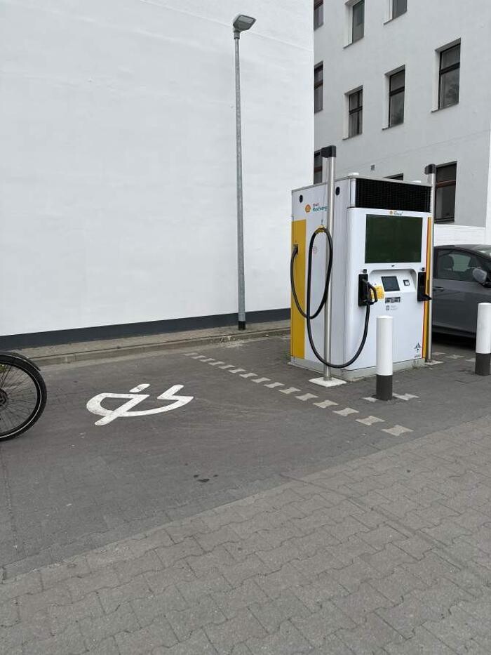 Bilder Shell Recharge Charging Station