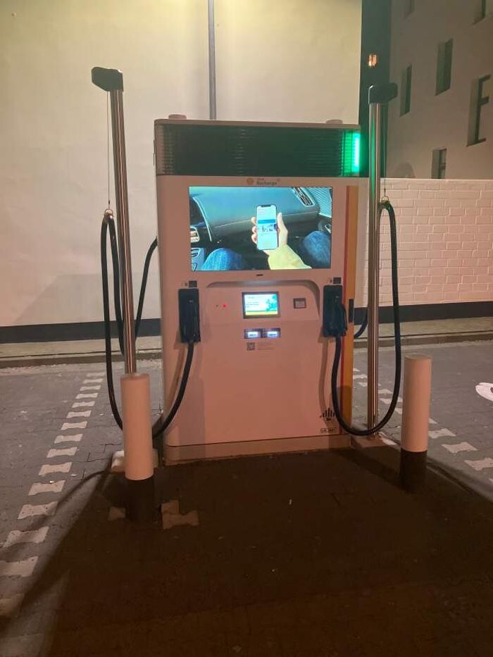 Bilder Shell Recharge Charging Station