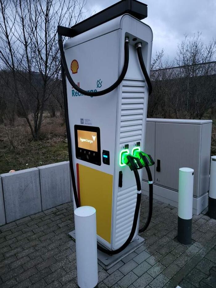 Bilder Shell Recharge Charging Station