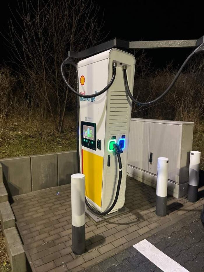 Bilder Shell Recharge Charging Station