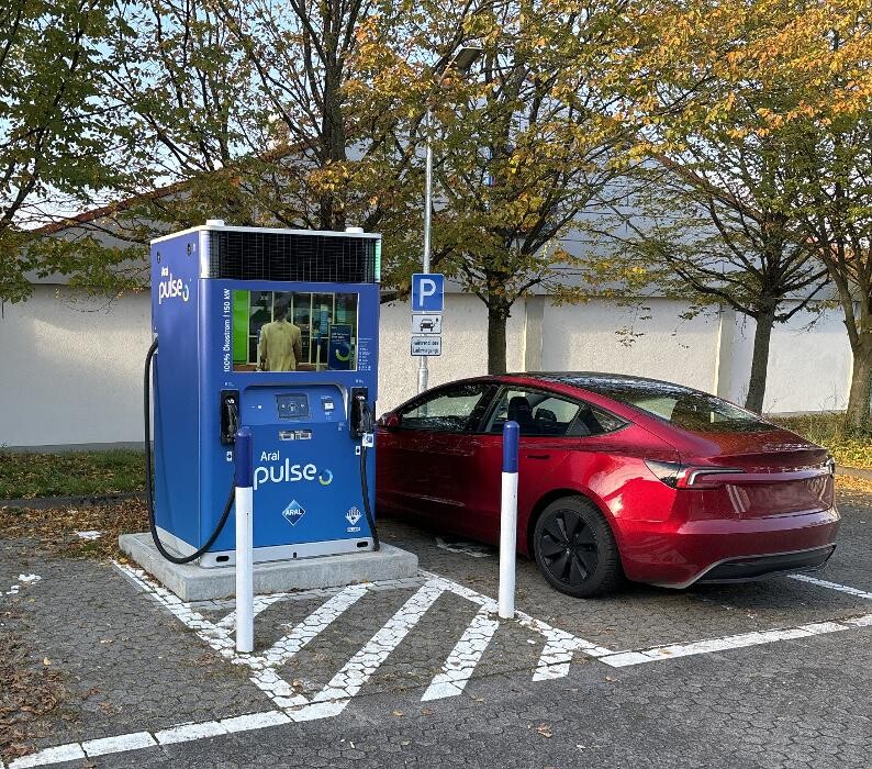 Bilder Aral pulse Ladestation