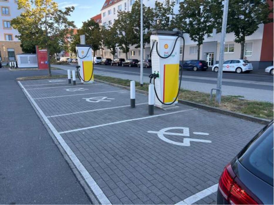 Bilder Shell Recharge Charging Station