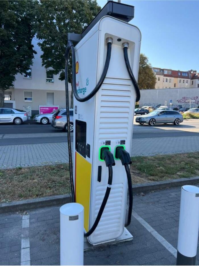 Bilder Shell Recharge Charging Station