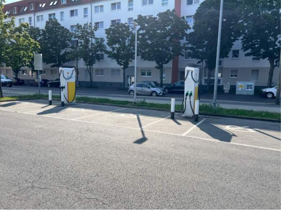 Bilder Shell Recharge Charging Station