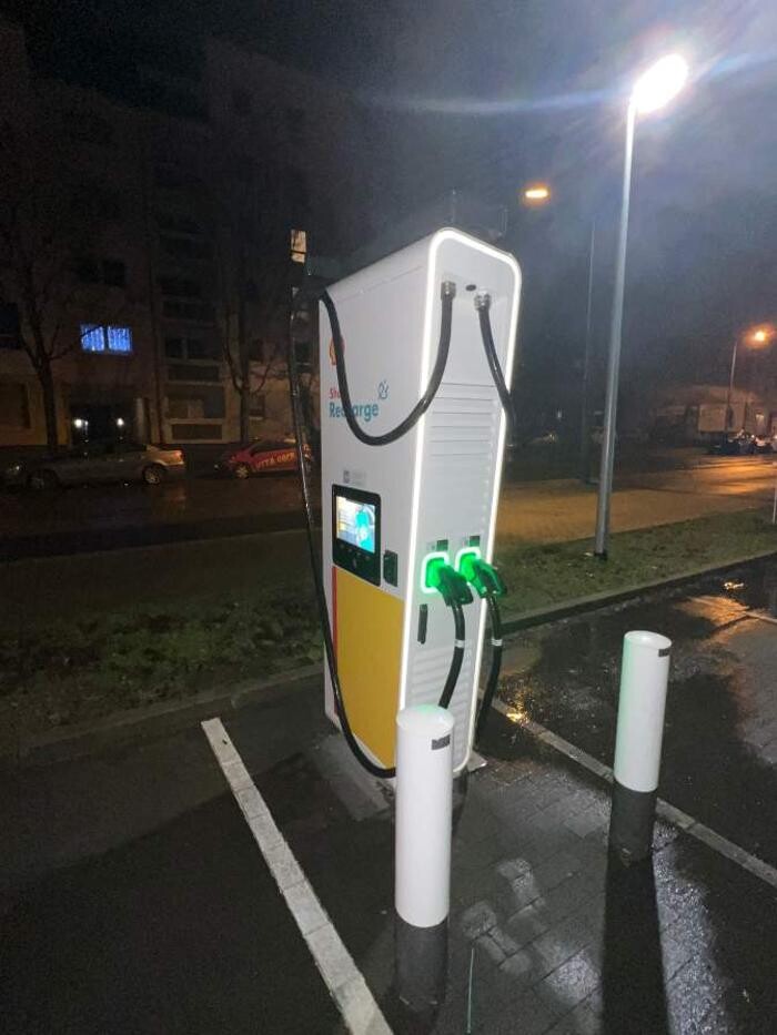 Bilder Shell Recharge Charging Station