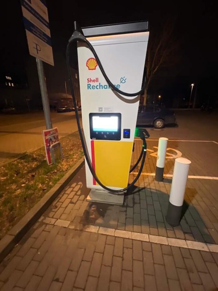 Bilder Shell Recharge Charging Station