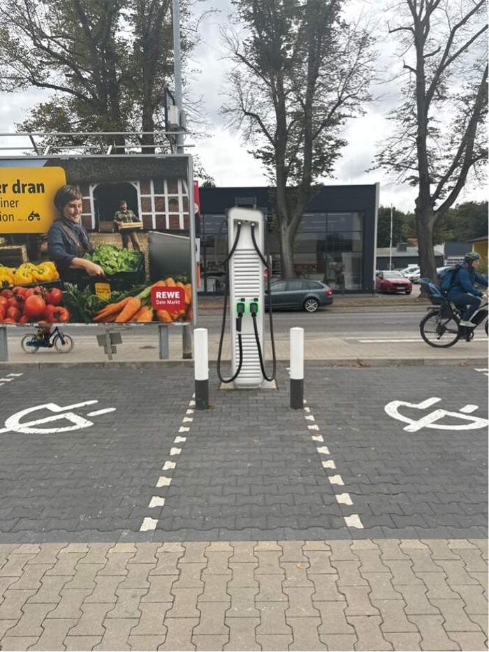 Bilder Shell Recharge Charging Station