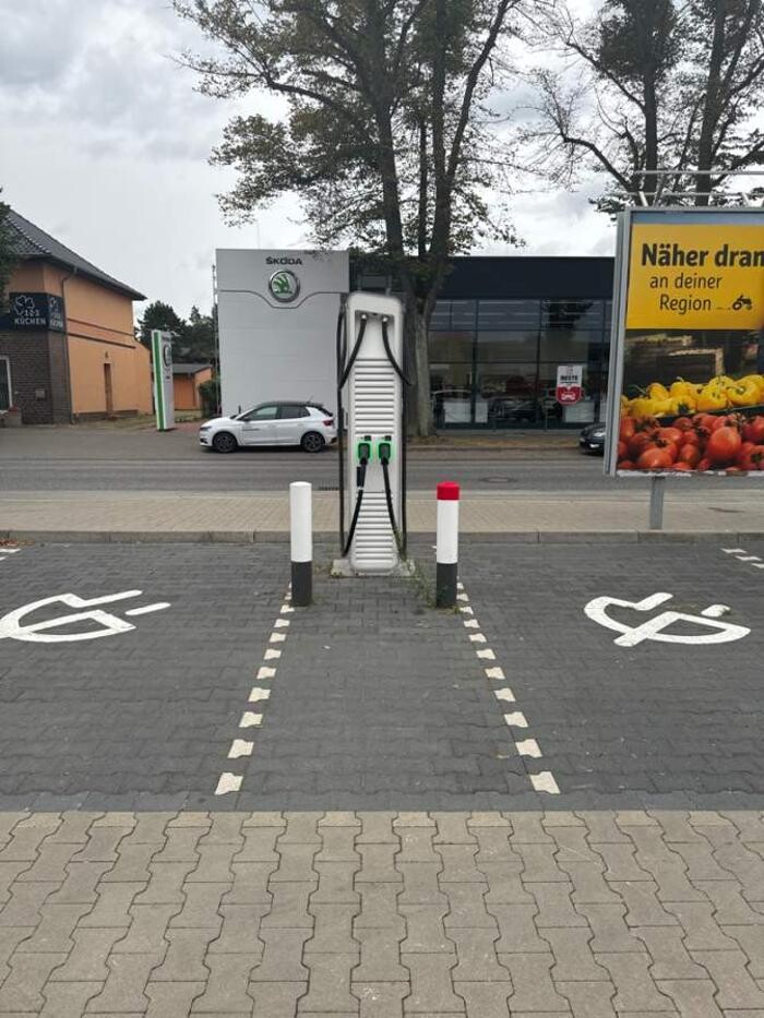 Bilder Shell Recharge Charging Station