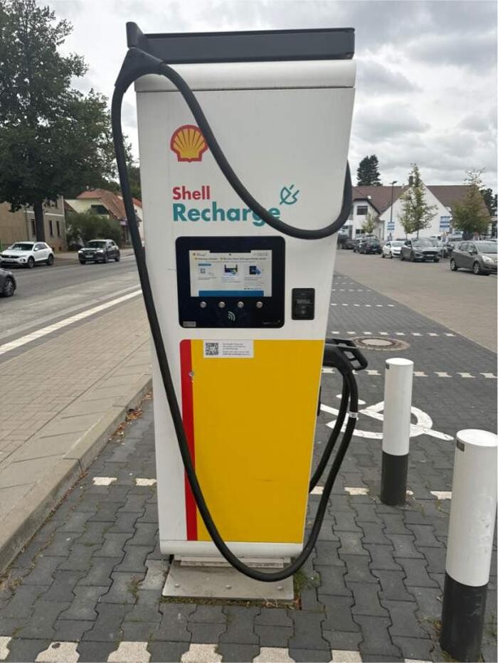 Bilder Shell Recharge Charging Station