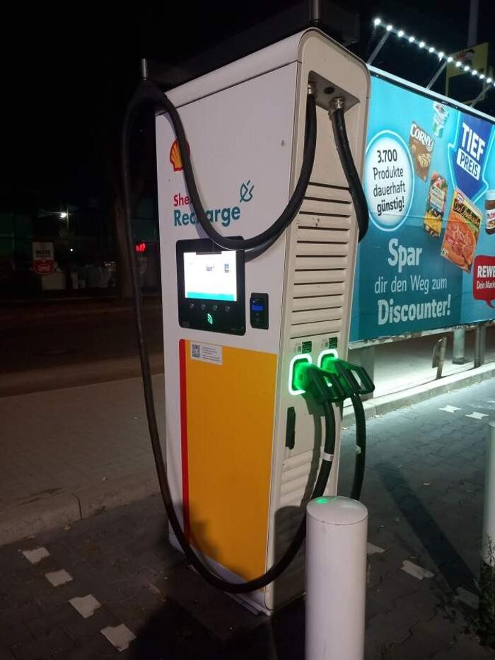 Bilder Shell Recharge Charging Station