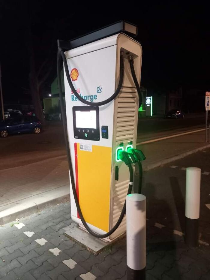 Bilder Shell Recharge Charging Station