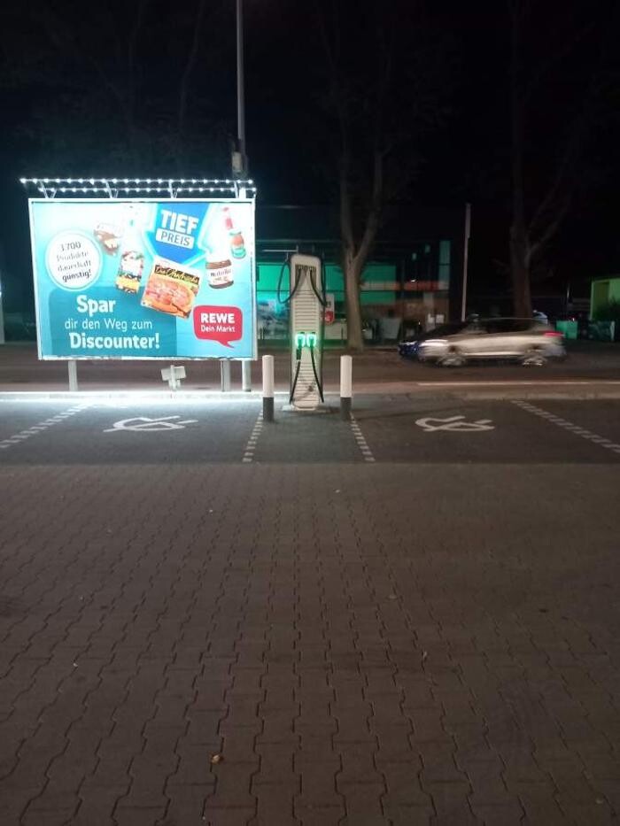 Bilder Shell Recharge Charging Station