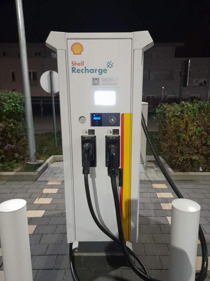 Bilder Shell Recharge Charging Station