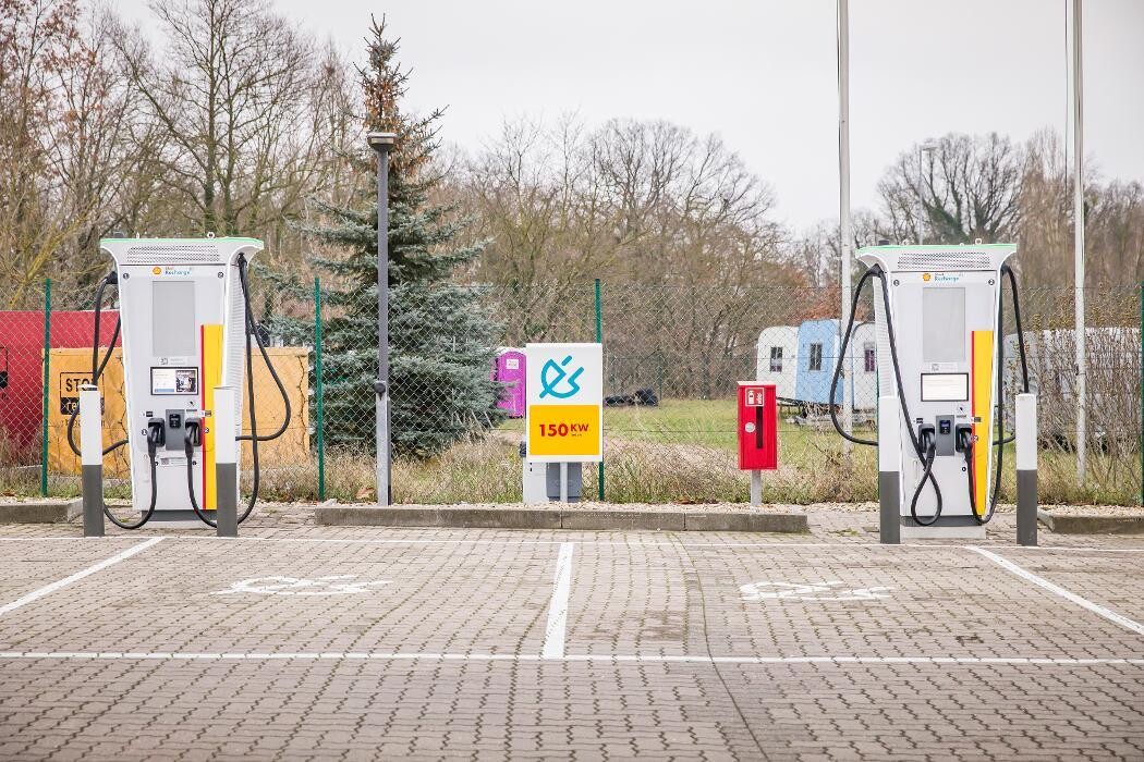 Bilder Shell Recharge Charging Station