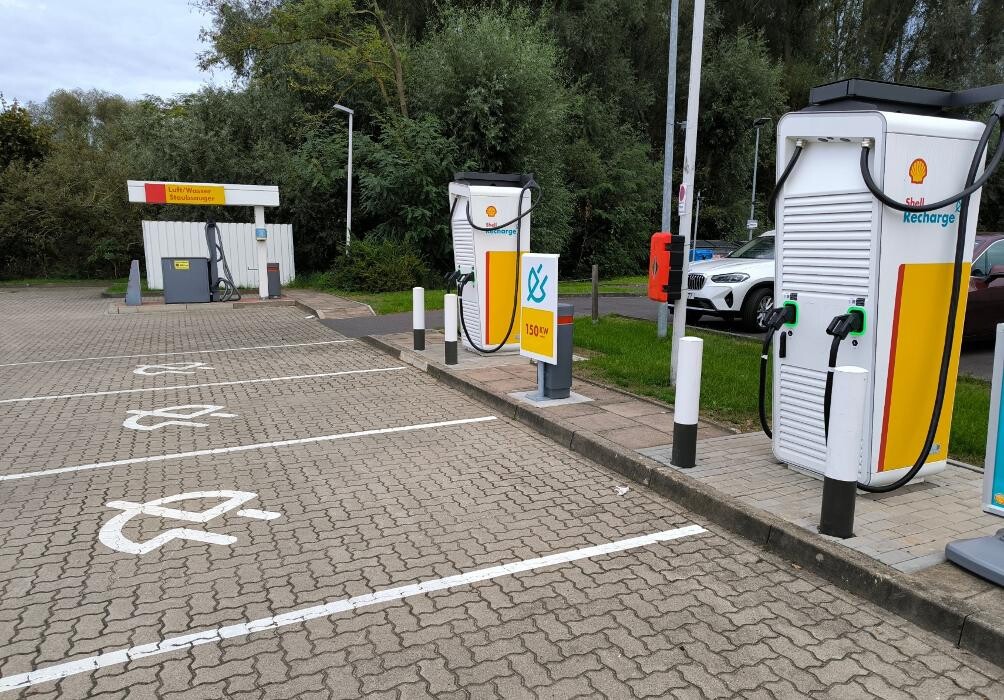 Bilder Shell Recharge Charging Station