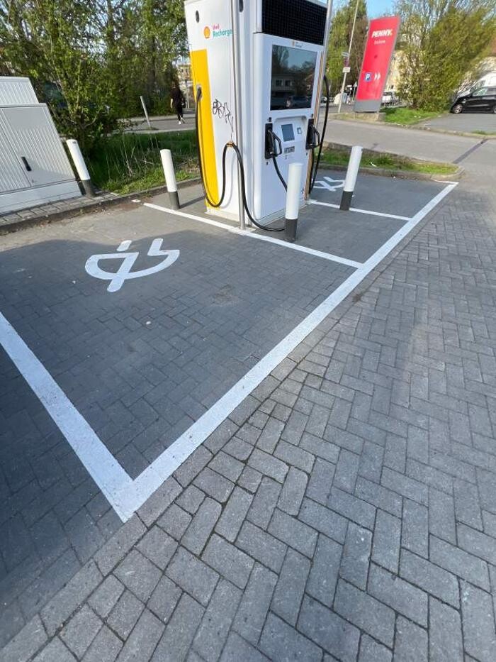 Bilder Shell Recharge Charging Station