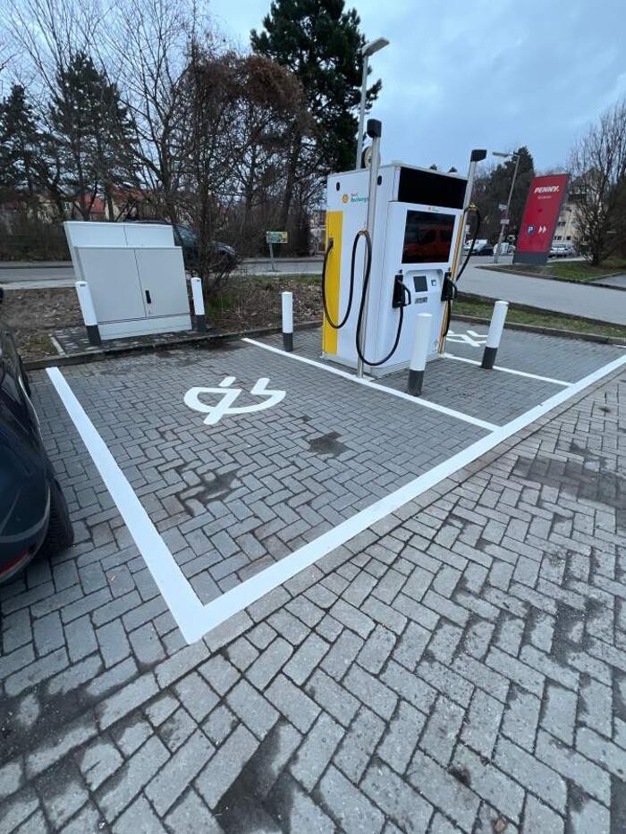 Bilder Shell Recharge Charging Station