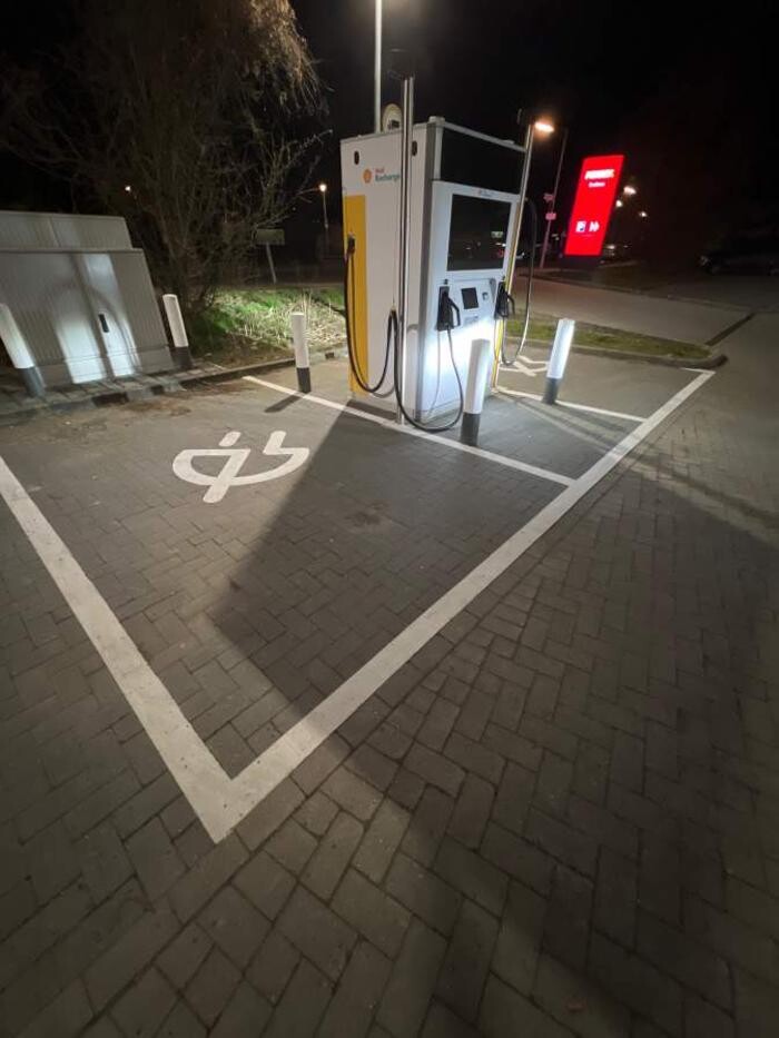 Bilder Shell Recharge Charging Station