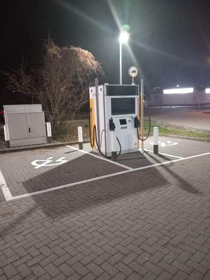Bilder Shell Recharge Charging Station