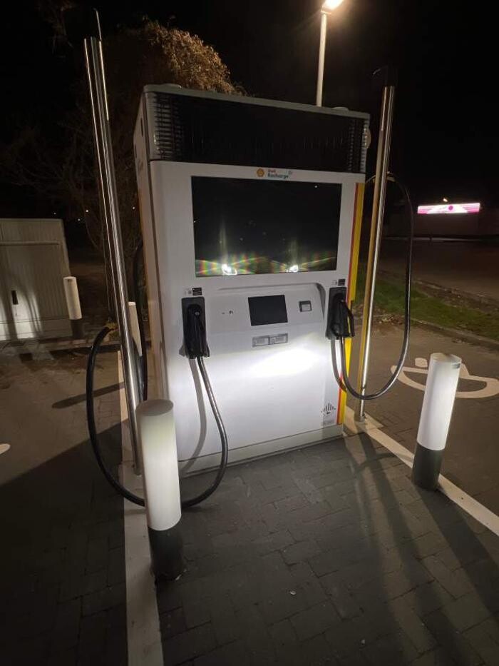 Bilder Shell Recharge Charging Station