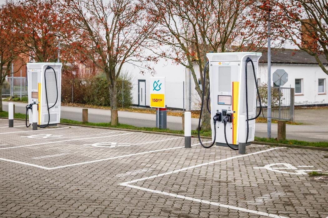 Bilder Shell Recharge Charging Station