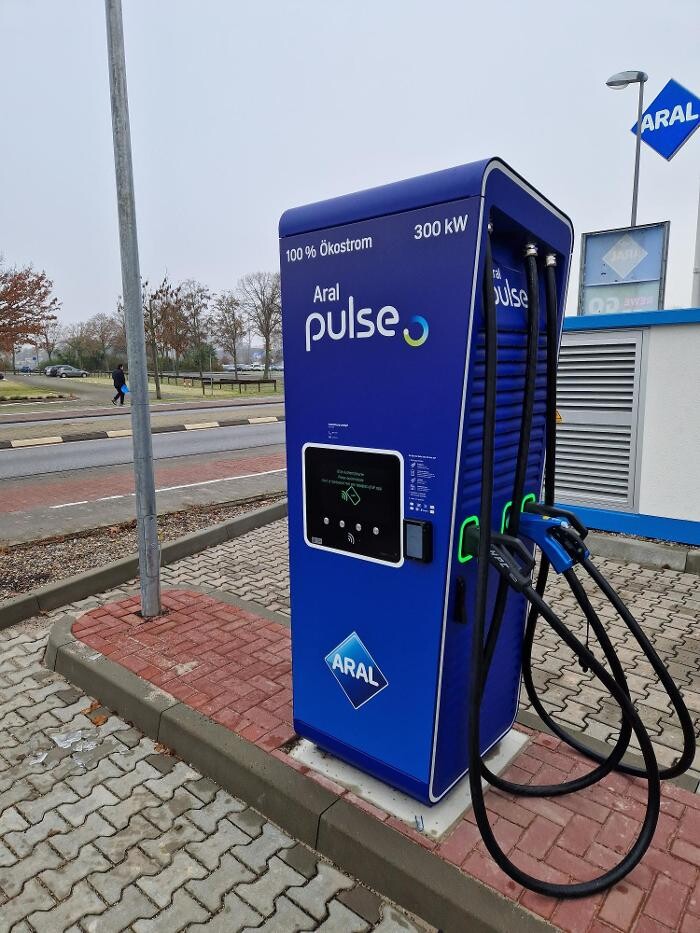Bilder Aral pulse Ladestation