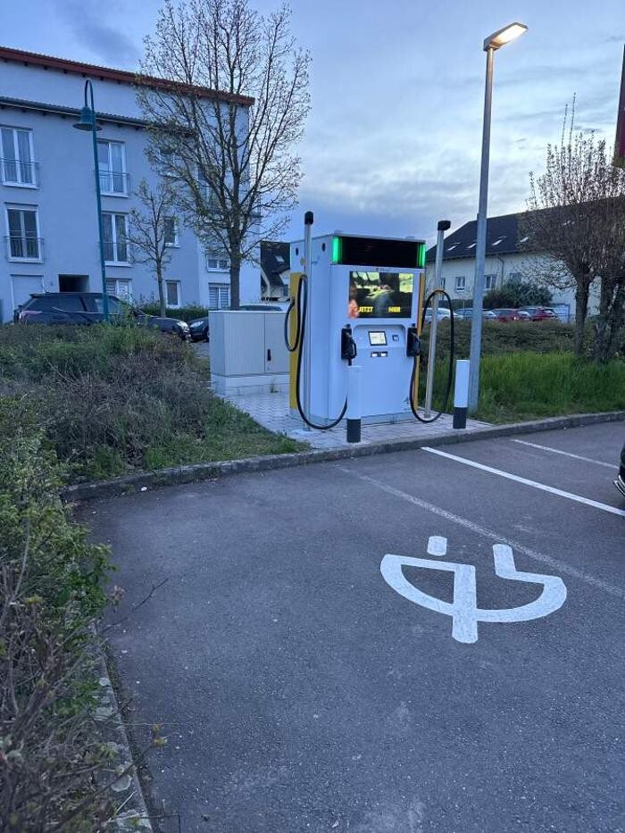 Bilder Shell Recharge Charging Station