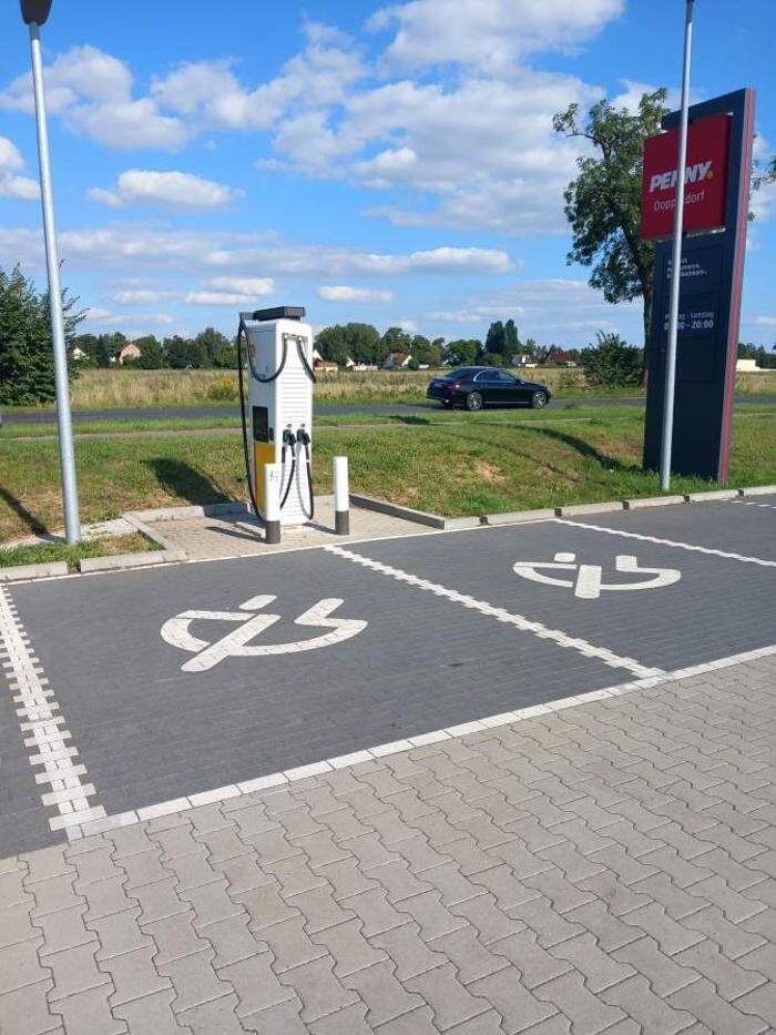Bilder Shell Recharge Charging Station
