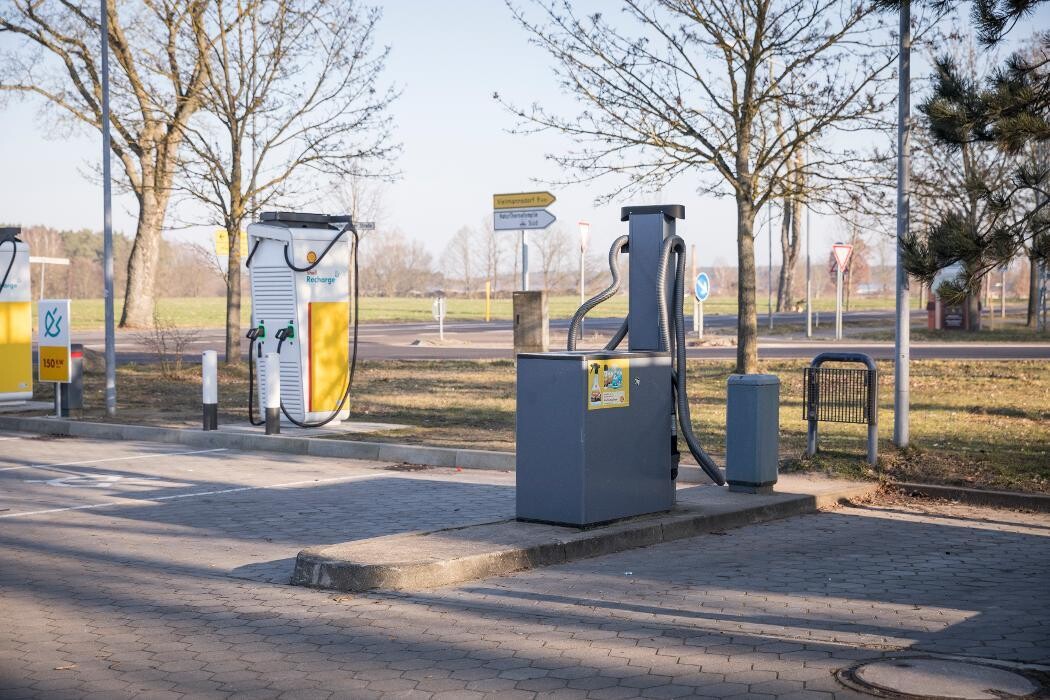Bilder Shell Recharge Charging Station