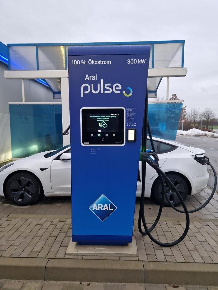 Bilder Aral pulse Ladestation