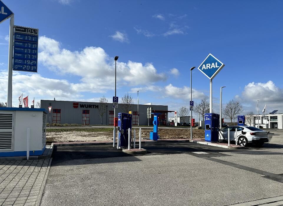 Bilder Aral pulse Ladestation