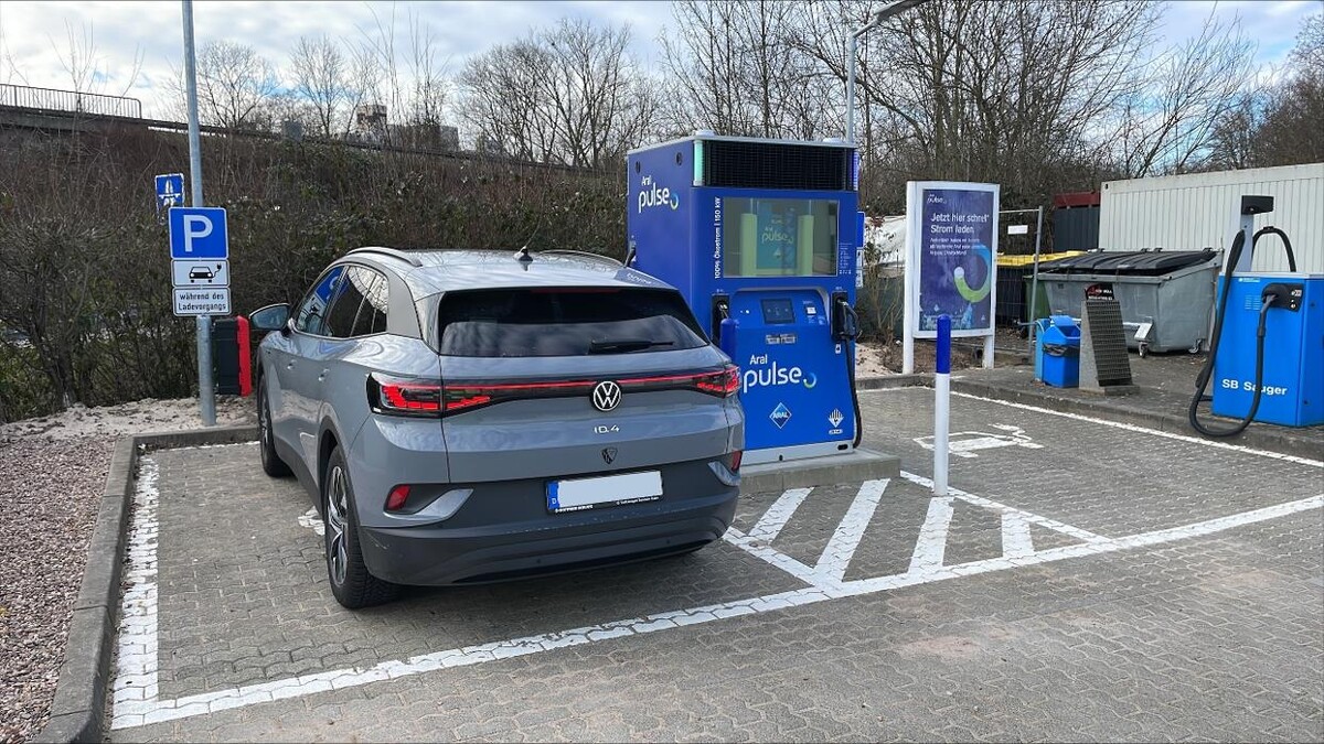 Bilder Aral pulse Ladestation