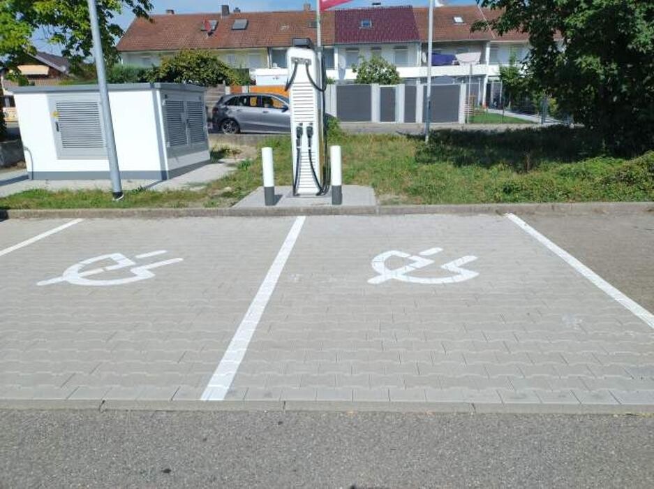 Bilder Shell Recharge Charging Station