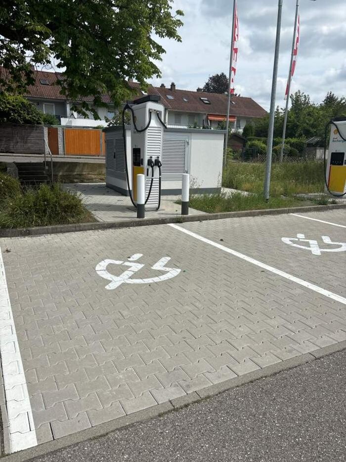 Bilder Shell Recharge Charging Station