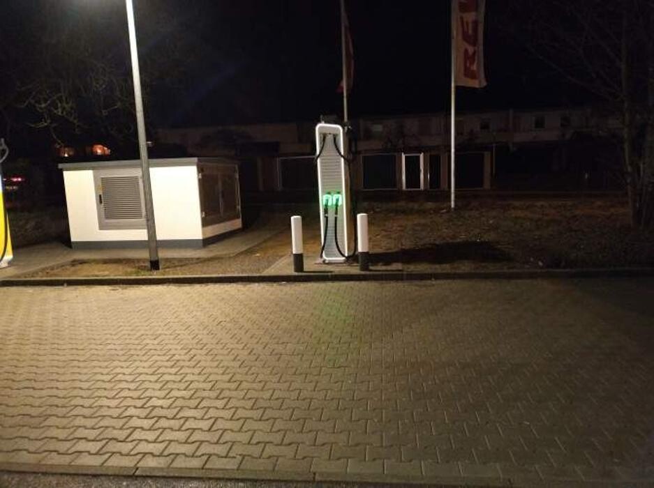 Bilder Shell Recharge Charging Station